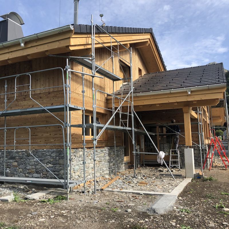 Construction  of a Macon chalet